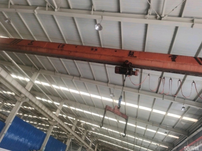 南充顺庆(出租) 标准钢结构厂房，高约8米