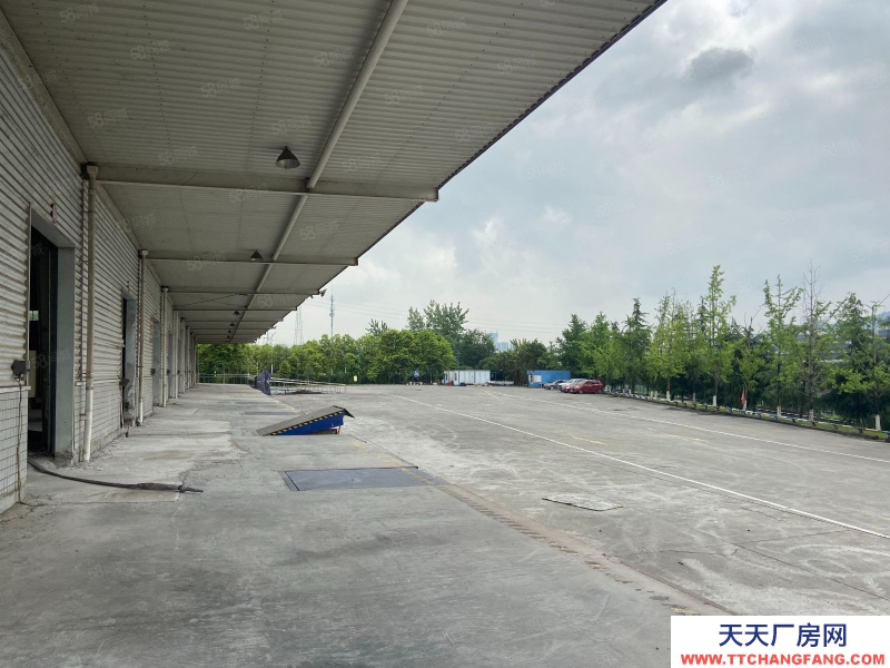 重庆江北寸滩保税区高台库，600平起租。位置优越，可托管。
