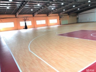 (出租) 西安新城标准篮球场地，4个篮板可升降。