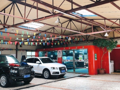 西宁车邦汽车美容工厂店院内有空余场地、车间出租，有意者面谈。
