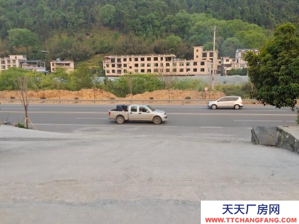 湘西市吉首速冻食品厂房  位于曙光村有栋自建楼房出租，出租一至三楼