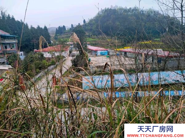 湘西市凤凰机加工厂房 交通方便，混泥土地面。