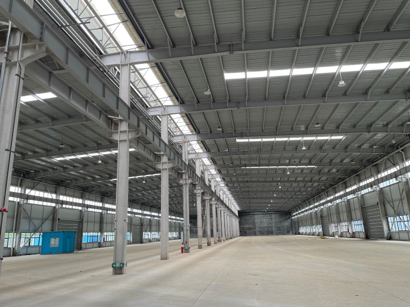 全新钢结构厂房出租，13米层高带牛腿设计！