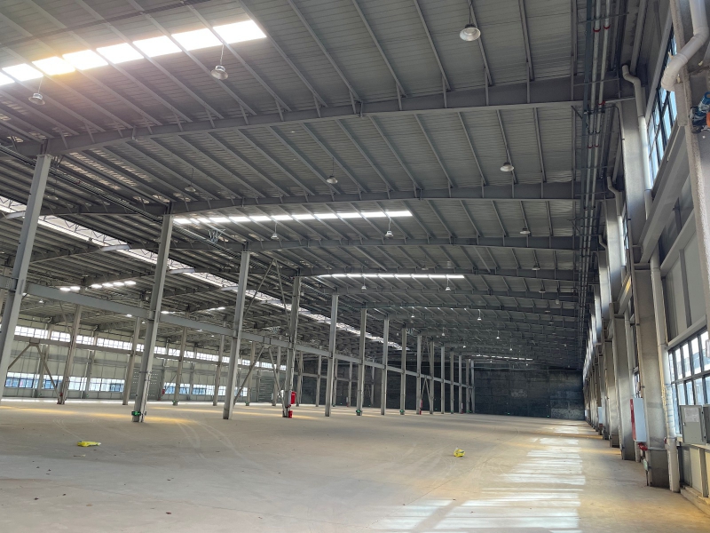 全新钢结构厂房出租，13米层高带牛腿设计！