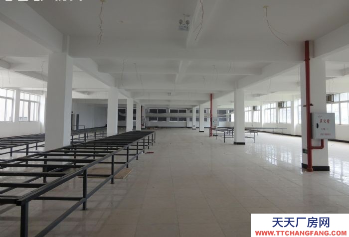 渝北回兴两港大道208号928平米现浇框架厂房出租