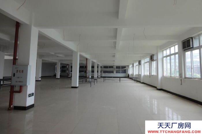 渝北回兴两港大道208号928平米现浇框架厂房出租