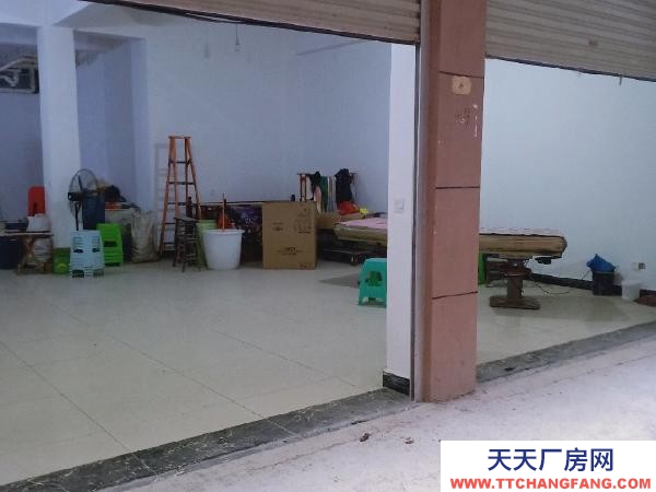 (出租) 路口第二家。可做仓库也可以做住房，还可、做快递，有卫生间。