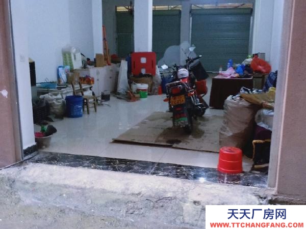 (出租) 路口第二家。可做仓库也可以做住房，还可、做快递，有卫生间。