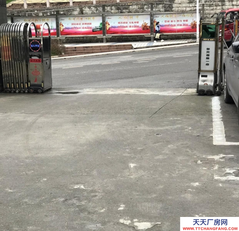 汇川市区内交通方便安全24小时有保安
