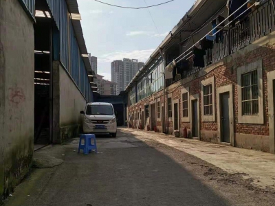 (出租) 出租云岩三桥轮胎厂附近仓库图2