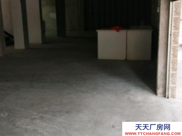 (出租) 门面位于豆腐桥安置区篮球场旁17号，前后都通车，交通便利