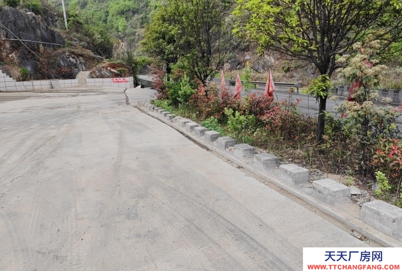 包括场地还有几个门面