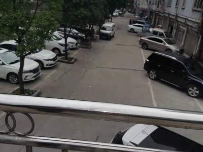 房源在负一楼，可做仓库，有停车场，距盘州大道100米左右图1