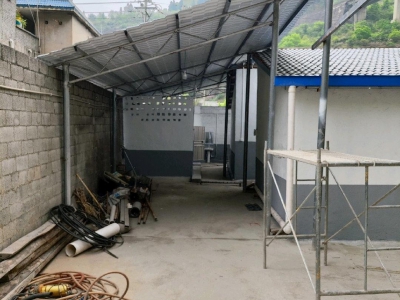 有10间住房约240平米，160平米库房图2