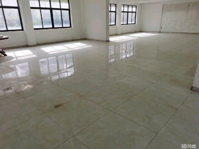 房屋简装修 每层270共3层出租图2