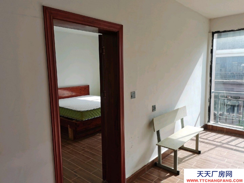 房屋简装修 每层270共3层出租
