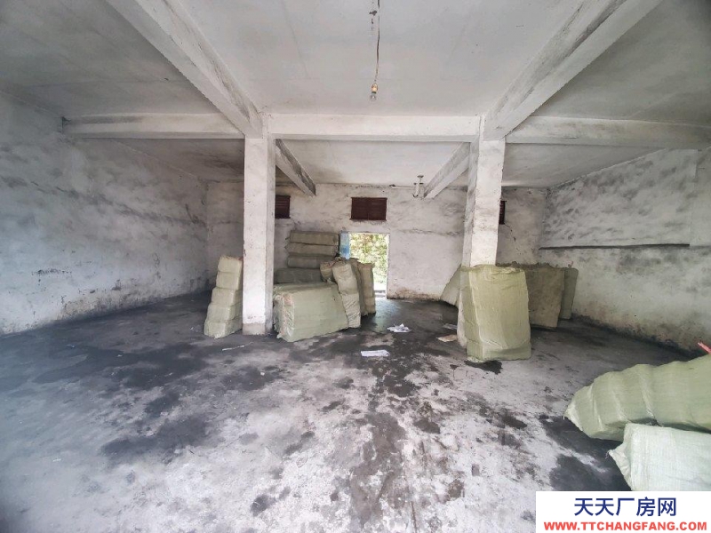 (出租) 集仓储二楼办公住宿为一体，交通方便。