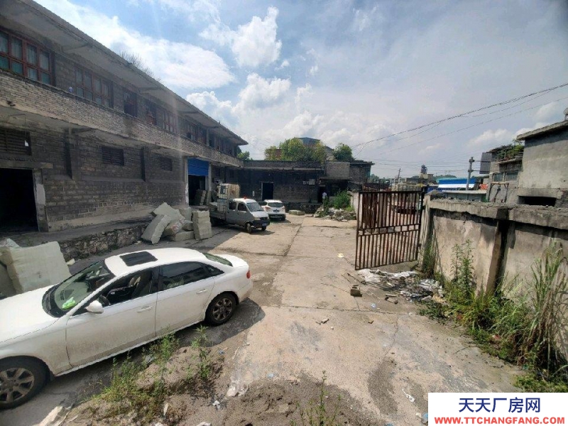 (出租) 集仓储二楼办公住宿为一体，交通方便。