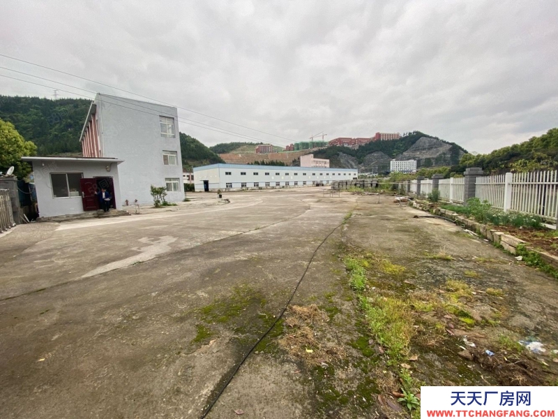 万山 独立厂房出租 4000平米 可分租 带坝子