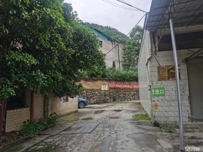 原铜仁生猪屠宰场，地址位于楚溪村，交通便利，临近高速！图2