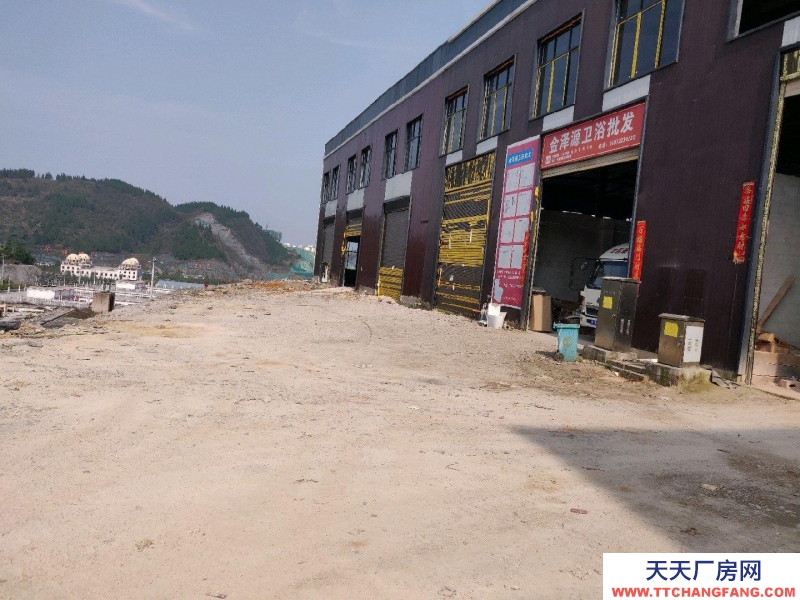 交通方便，路面很宽可以进大拖车。