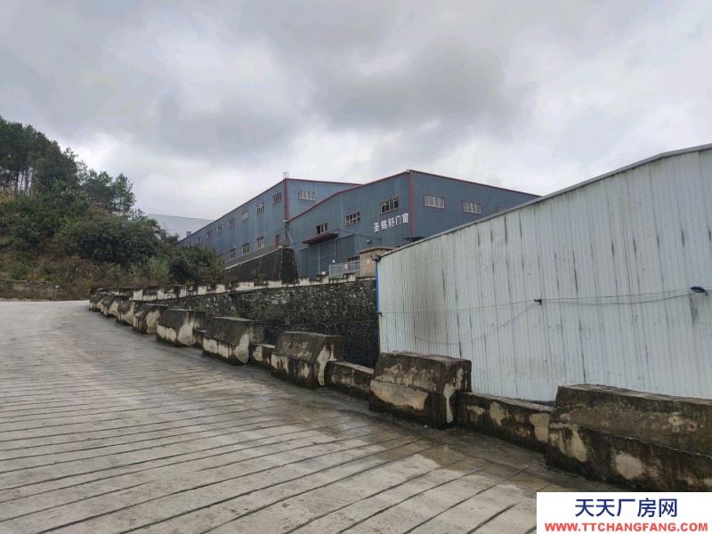 距离青岩古镇6公里，交通便利，水，电通讯完备