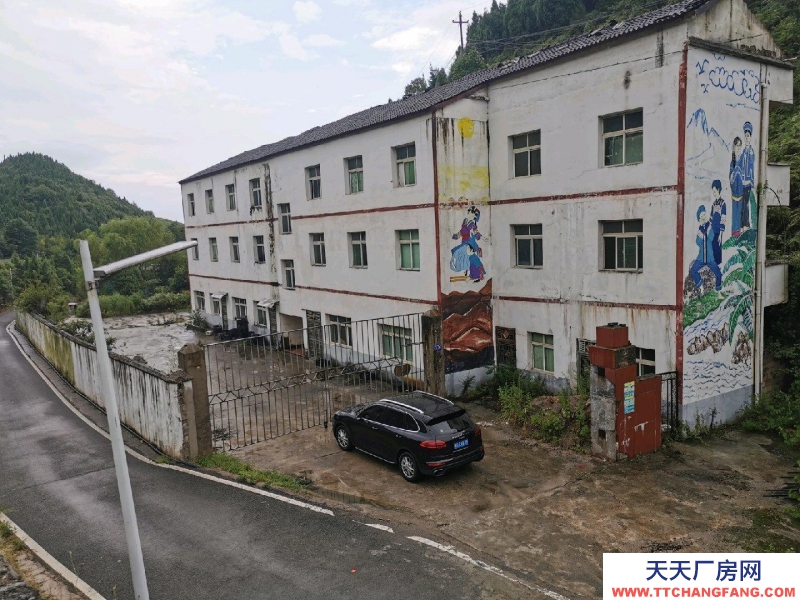 (出售) 紧挨着贵开路，交通方便，环境好。