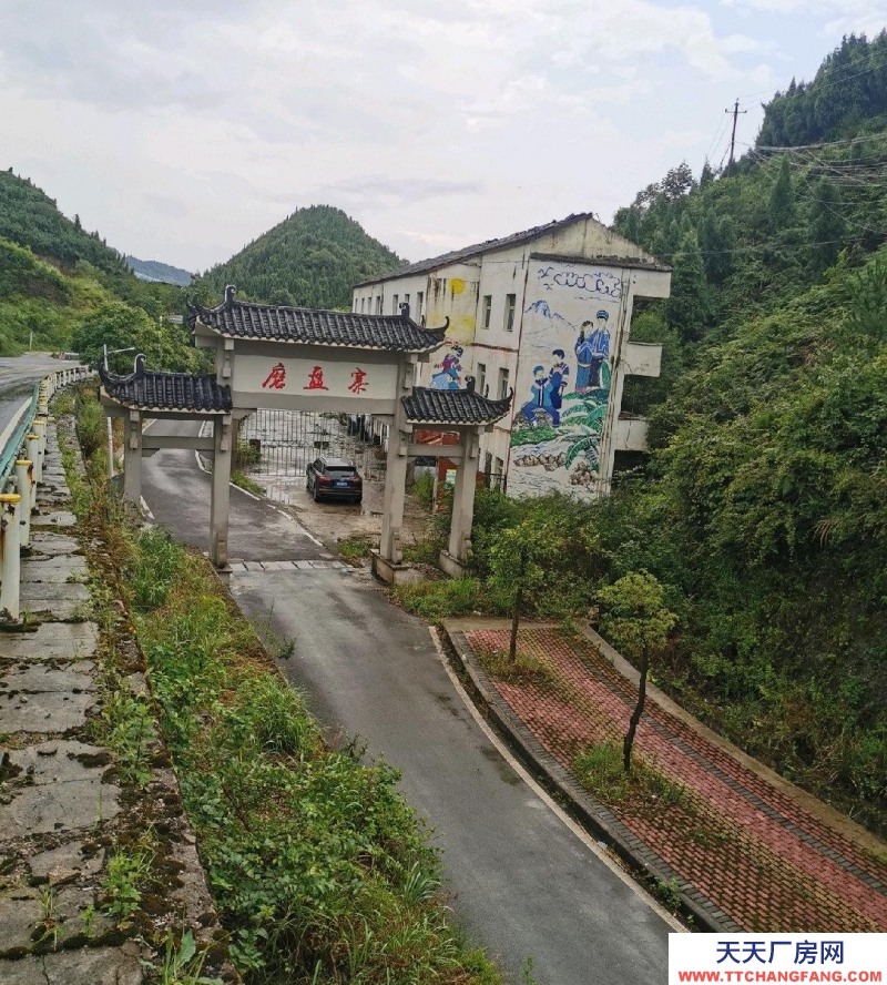 (出售) 紧挨着贵开路，交通方便，环境好。