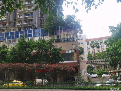 重庆渝中肖家湾，处重庆主城圆心位置，往来各城区交通便捷。图2