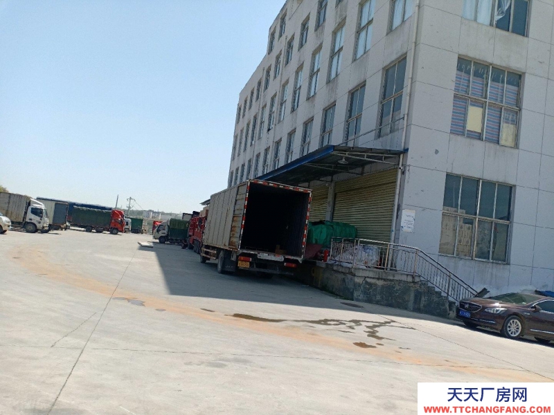 黔南龙里本仓库位于快递物流园快递路六通物流，地理位置优越！