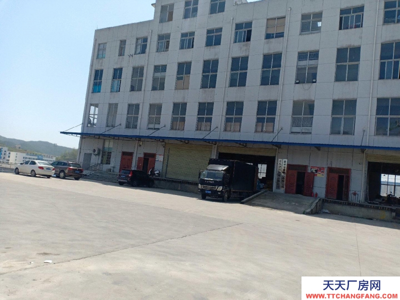 黔南龙里(出租) 本楼库拥有两台三吨双货梯可供每层方便上下货！
