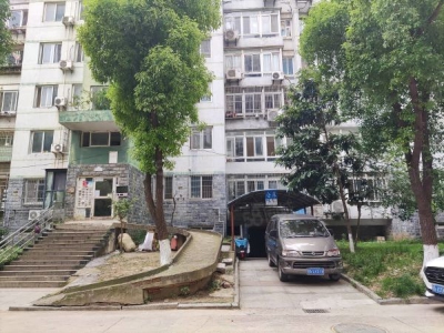 武汉江汉(出租) （精选）房东直租，汉口火车站一楼仓库，配套齐全，特惠招租图1