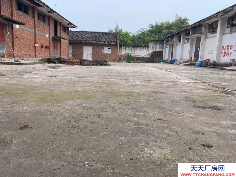 重庆璧山房屋占地4亩，有房屋4栋可做厂房和仓储。