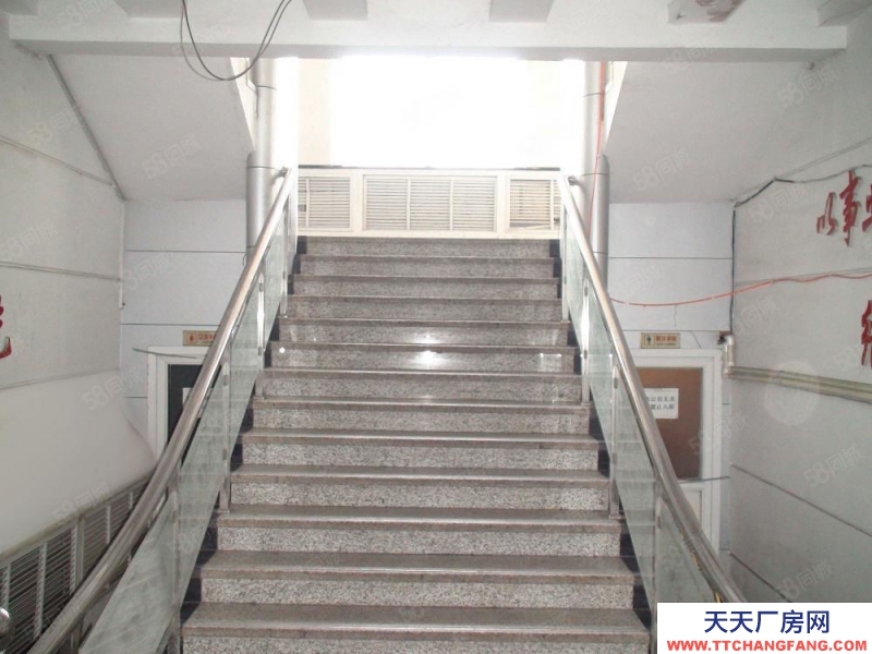 (出租) 非中介，铁西1100平可做小型物品，仓库，办公，摄影棚等价格可议