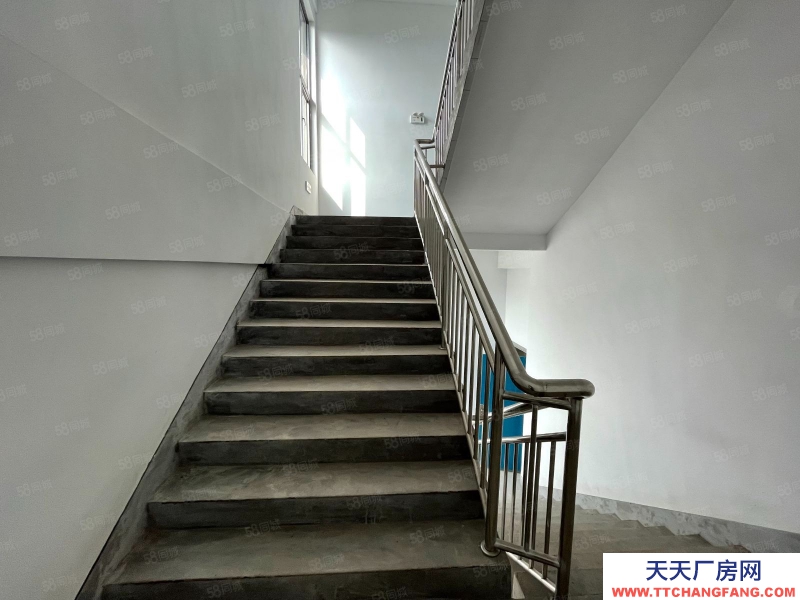 济南西写字间2799元平起。可做轻加工，仓储，手续齐全新房