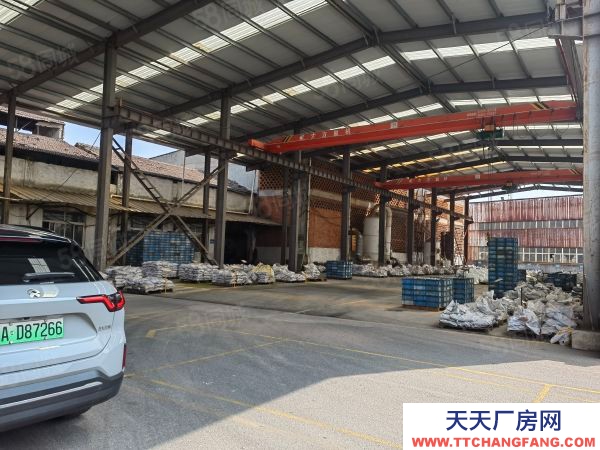 南京市浦口汤泉街道10000平厂房可分租，带航车层高高，交通便利