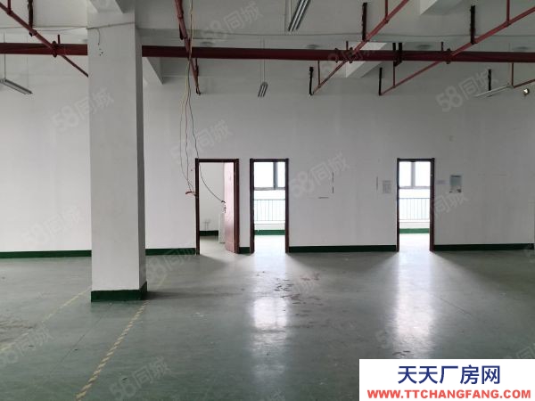 南京市浦口区天润城地铁口厂房出租有货梯大车口进采光好随时看房