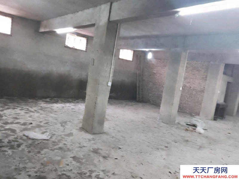 重庆大足5个连体门面。可隔断，可做厂房，库房。