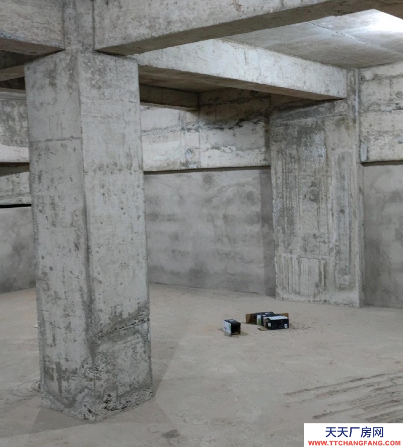 重庆垫江城区场地距离县城1.5公里内，