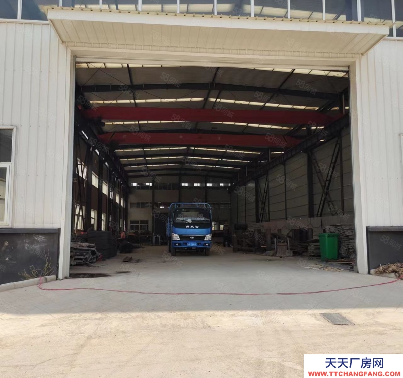 济南长清厂房车间配有行车，水电齐全，此厂房可进大车，大院，可双面卸货