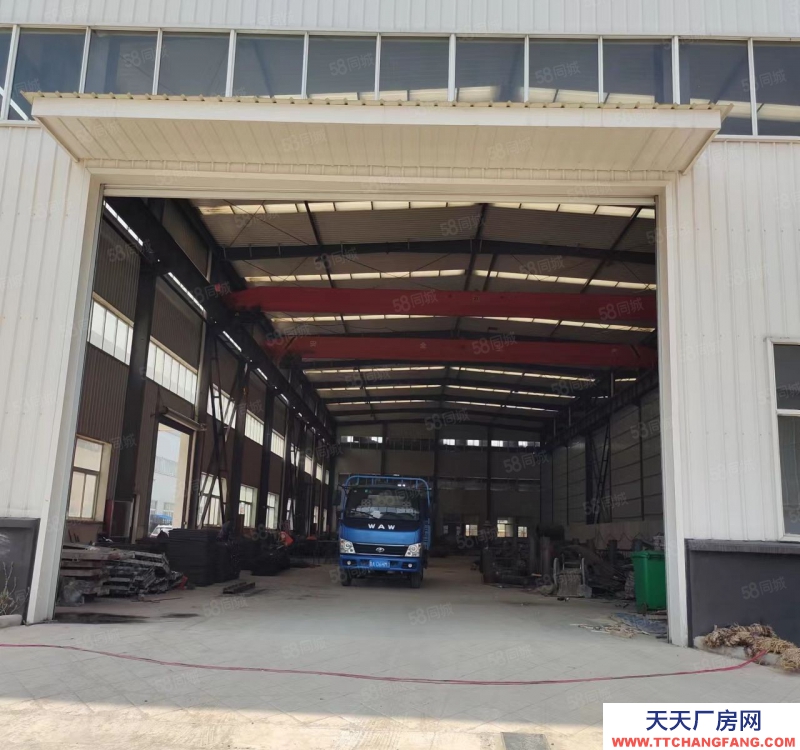 济南长清厂房车间配有行车，水电齐全，此厂房可进大车，大院，可双面卸货
