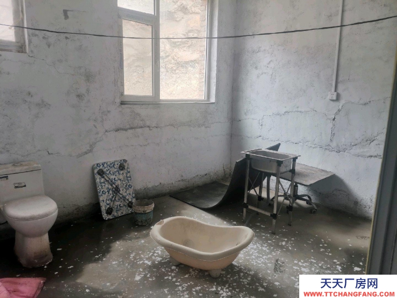 (出租) 出租港道住房或仓库60平到250平等均可，临马路有院方便