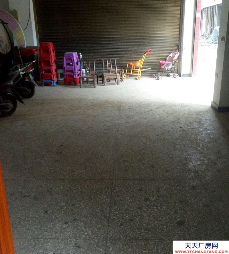 重庆秀山小区空间好，大车进出方便。