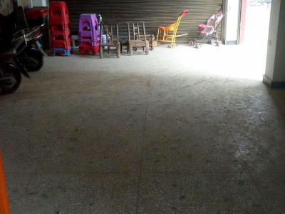 重庆秀山小区空间好，大车进出方便。图2
