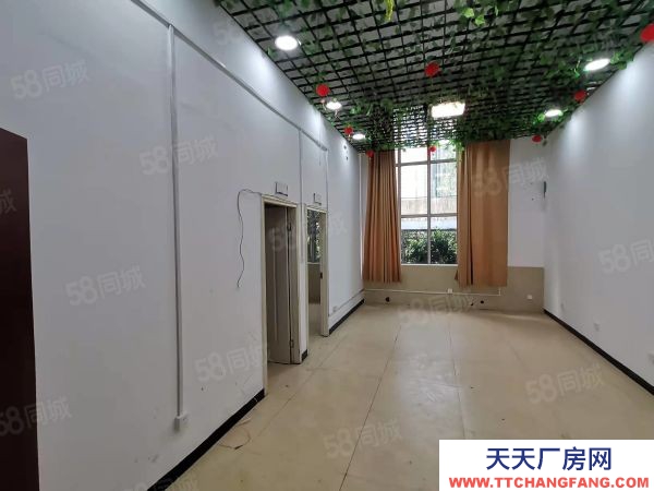 长沙市岳麓区芯城科技园旁1楼，仓库和厂房层高5.2米100多平可定制直租