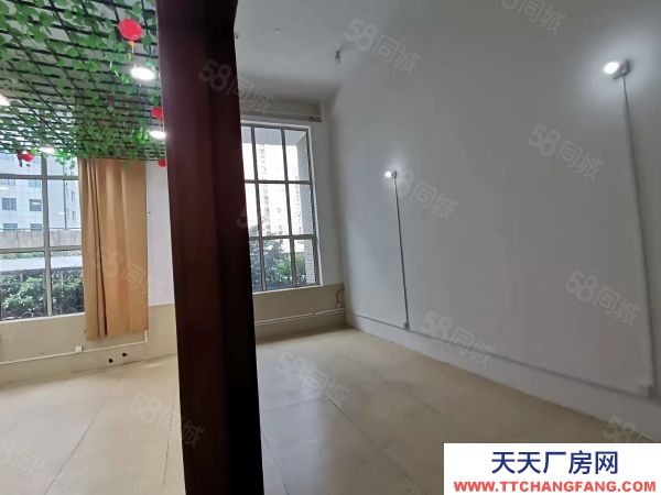 长沙市岳麓区芯城科技园旁1楼，仓库和厂房层高5.2米100多平可定制直租