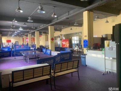 青岛市南靠学校市场 有停车场图1