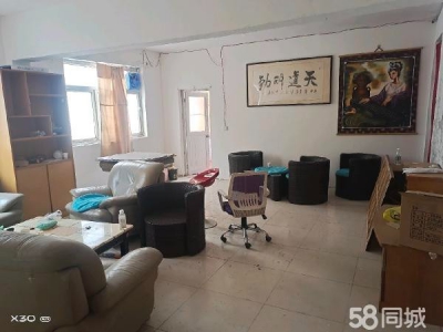 (出租) 郑州管城地理位置于市场临街，可以进大车做仓库，办公室图1