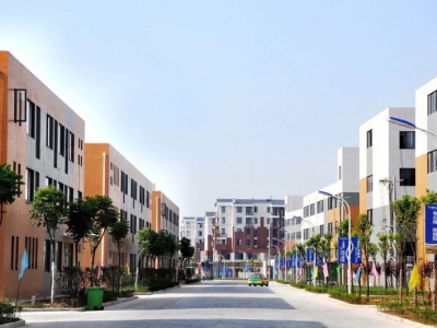 青岛市南距离机场4公里，属于核心商务区，属性高图3
