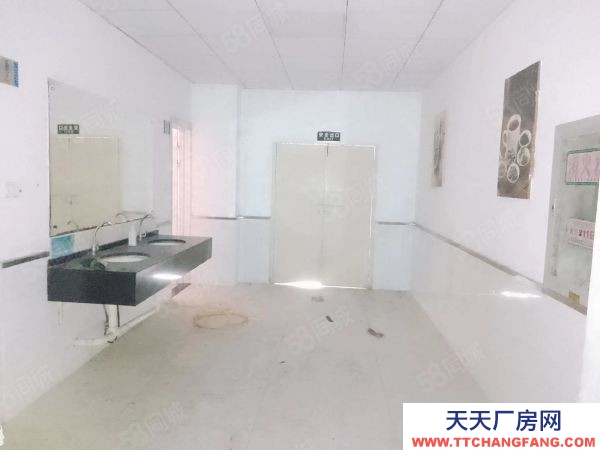 南京市鼓楼区中央路仓库出租，面积800平，车子好进出